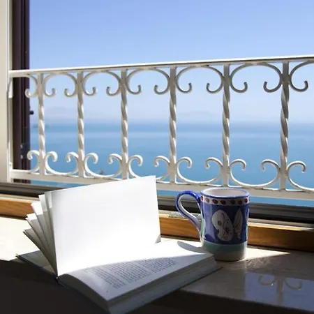 לינה וארוחת בוקר La Lanterna 3*