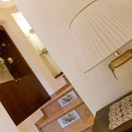 לינה וארוחת בוקר La Lanterna 3*